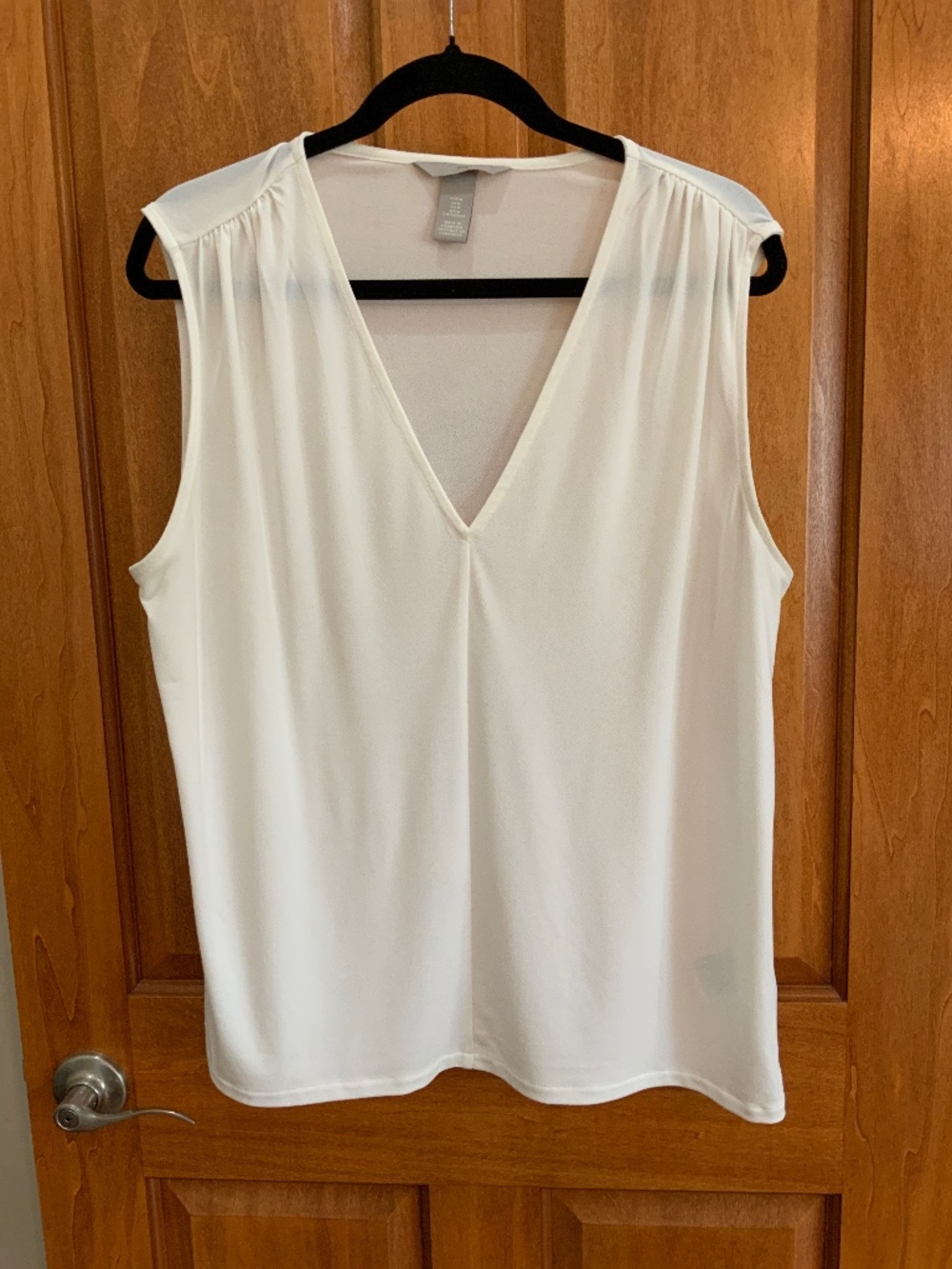 Women’s H&M sleeveless top cream colored medium